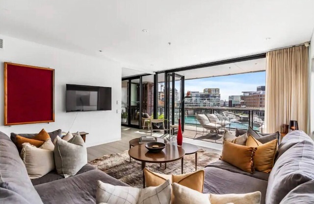 Luxury Waterfront Apartment in Auckland | 2BR/3BR