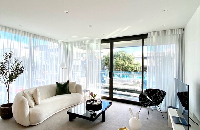 Luxury Waterfront Apartment in Auckland | 2BR