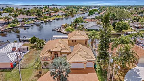 Luxury Waterfront Home Pool, Spa & Dock- Direct Gulf Access, Kayaks Walk to Beach!