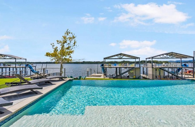 Luxury Waterfront Pool Hot Tub Boat Slips