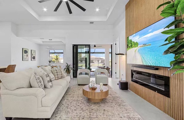Luxury Waterfront Retreat! Hot Tub and Heated Pool.
