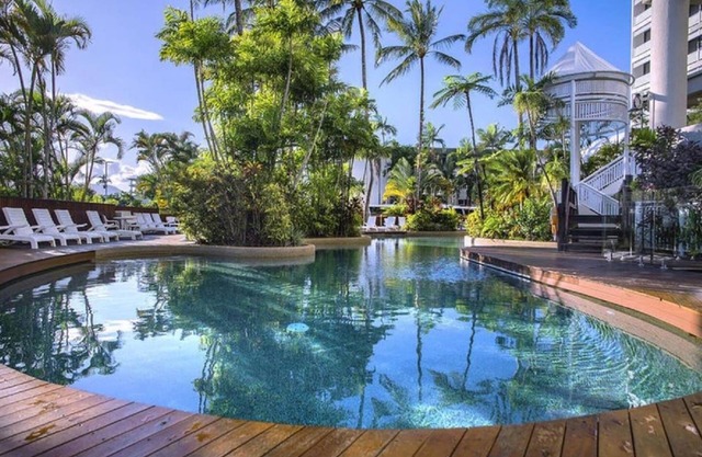 Luxury Waterfront Spectacular Oasis in the City