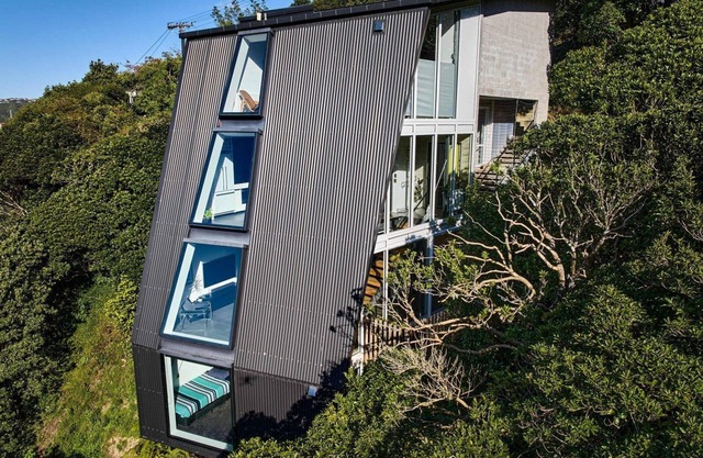 Luxury Wellington Accomodation with Postcard Harbour Views.