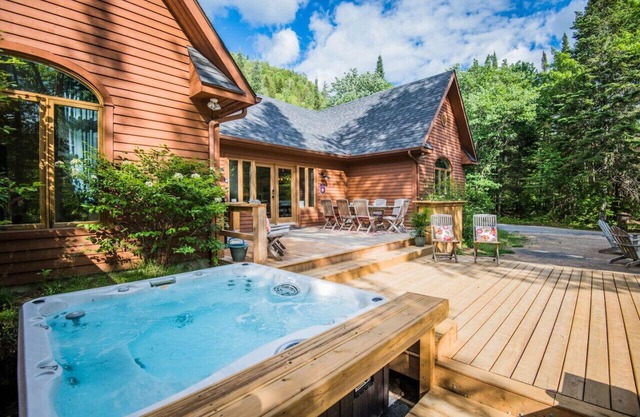 Luxury Wooden Chalet Near Mont-Tremblant – Perfect for Outdoor Adventures & Relaxation
