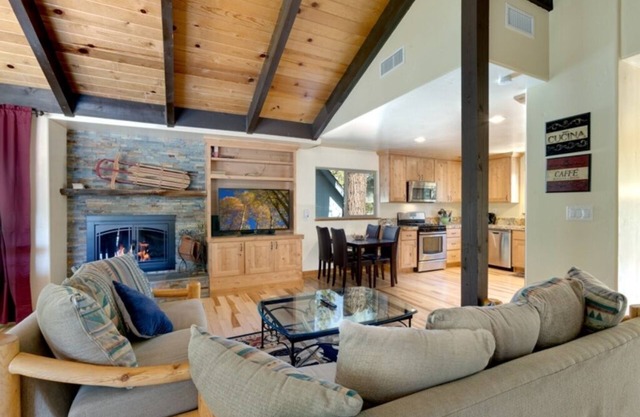 Luxury5 BR 3.5 Bath Minutes From Heavenly, Casinos And The Lake