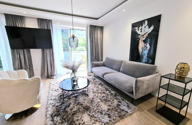 Luxus Ferienwohnung "Mila" mit Moselblick und Garage für Motor- und Fahrräder