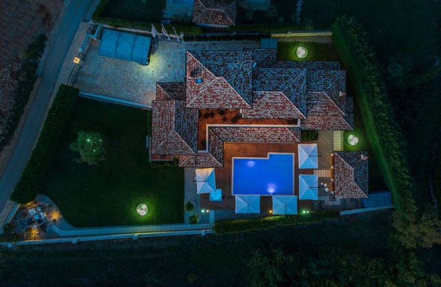 Luxuzna Villa Carolus s grijanim bazenom