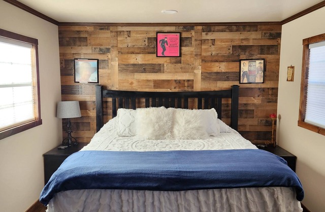 LV Bar Ranch Cabin#1 nMarty Robbins Theme