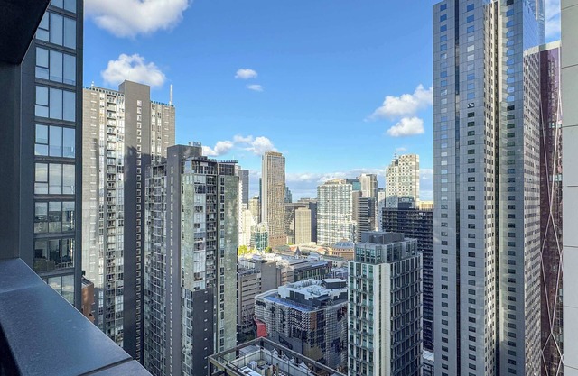 Lvl 32 City View 1BR Near Queen Vic Market
