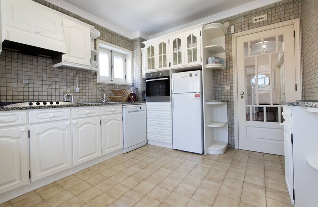 LVPremier GR1- Seafront Villa, Heated Pool, Spa, Garden, Fireplace, Central Heat