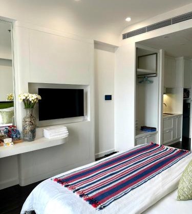 LYNA APARTMENT - HILLSIDE , SUNSET Town