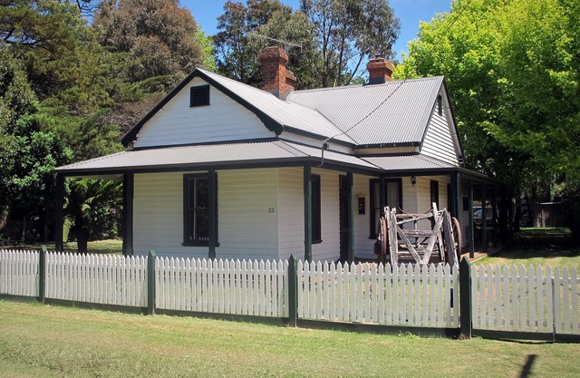 Lynden Cottage - built 1884 in the heart of Trentham
