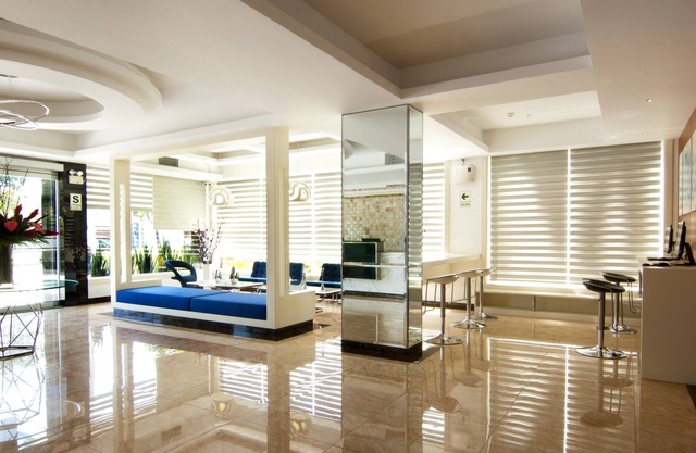 LYZ Business Hotel