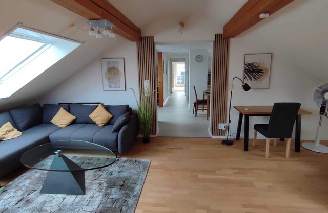 Möbilierte Renovierte Ferienwohnung mit Balkon