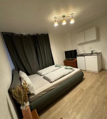 Möbliertes Zimmer mit TV, Internet & kompletter Ausstattung in Bonn-Mehlem