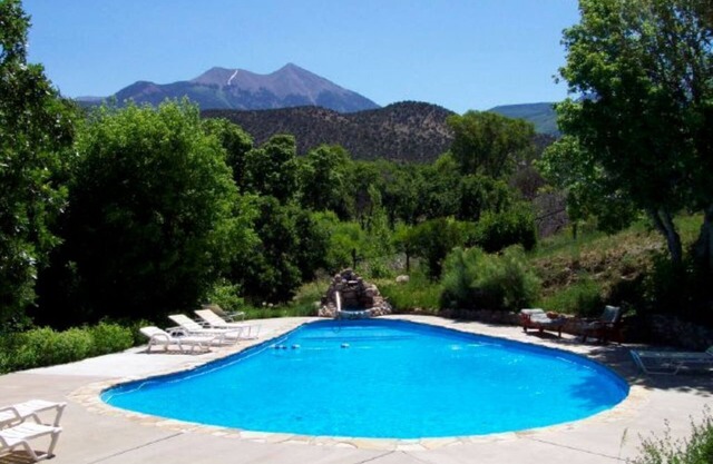 M-4 Cabin - Accommodates up to 6 and is pet friendly.