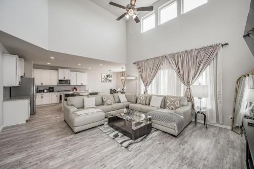 M&J Luxury Home