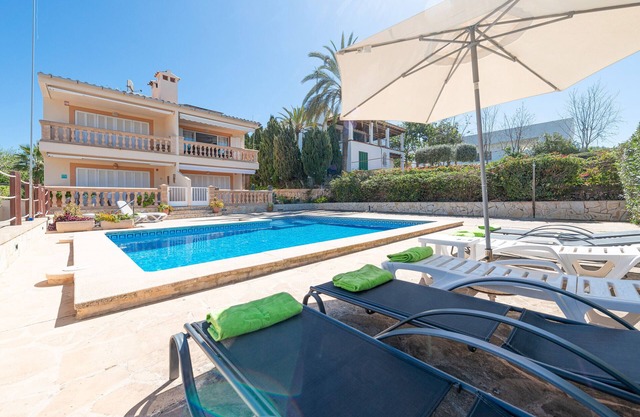 M&M - Apartment with sea views in Portocolom. Free WiFi