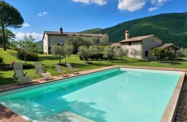 M&M HOLIDAY HOUSE "CASALE NEL CUORE VERDE D'ITALIA"