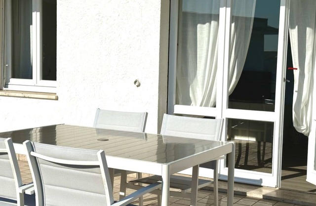 M379 - Marcelli, renovated three-room apartment with terrace overlooking the sea