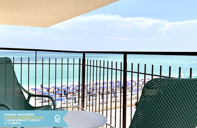 M389 - Marcelli, new three-room apartment on the sea with private beach