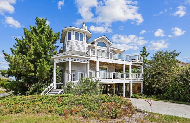 M829- Corolla sound side home, 4 bedroom, 3.5 bath with Community amenities.