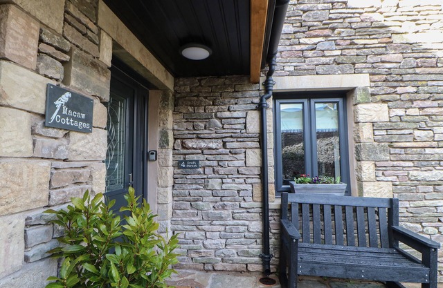 MACAW COTTAGES NO 4, character holiday cottage in Kirkby Stephen