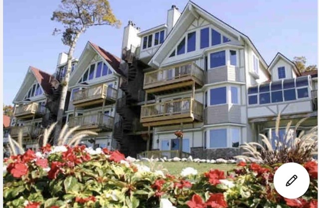 Mackinac island Lovely charming studio w/balcony!