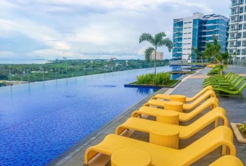 Mactan Newtown Boulevard 8 Deluxe Tower One