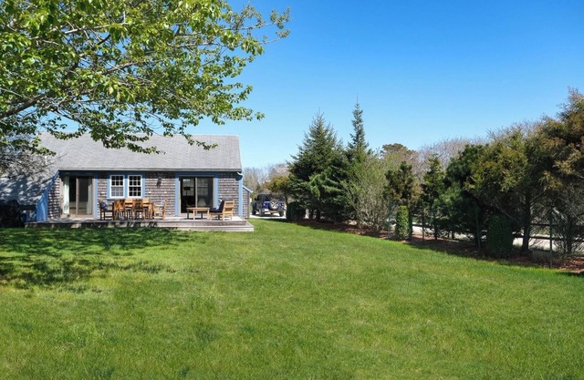 Madaket 3B/2BA Cottage - Steps to WAVE, Millie's and Madaket Beach!