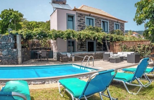 Madeirense Villa in Santa Cruz