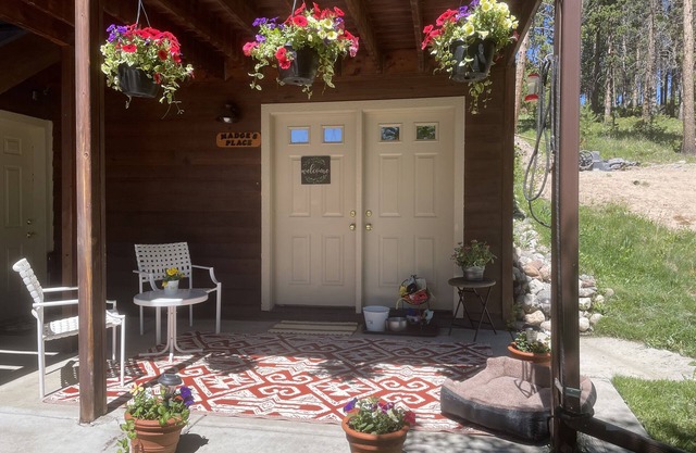 Madge’s Studio - Pets Welcome