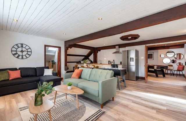 Madison House - Converted Church 5 Bed Pontypool