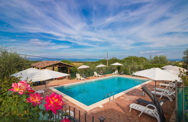 Madone P, apartment in agriturismo. Pool, WiFi, tennis