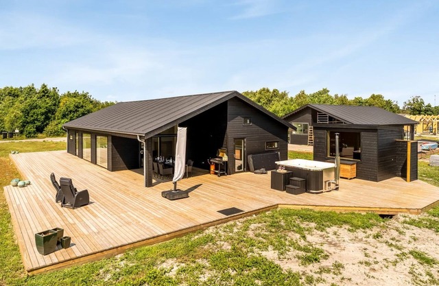 "Mads" - 700m from the sea by Interhome