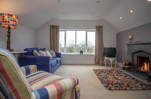 MAES Y CREGYN, pet friendly, country holiday cottage in Marianglas