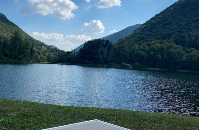 Magda's Corner-directly on the lake-private beach is private parking
