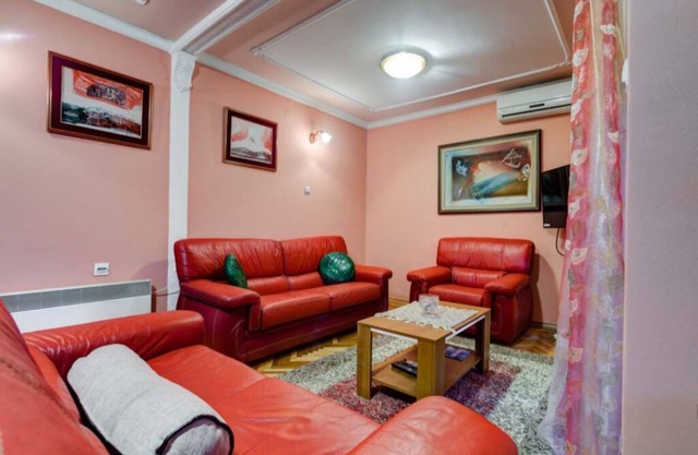 Magestic Lake - Spacious 2BD Apartment