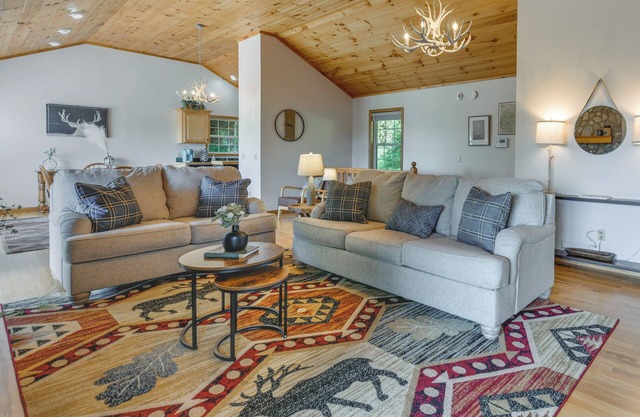 Maggie Valley Vacation Rental w/Hot Tub