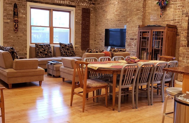 Magic Factory Loft 3East 4 Bd/4 Ba Families Groups