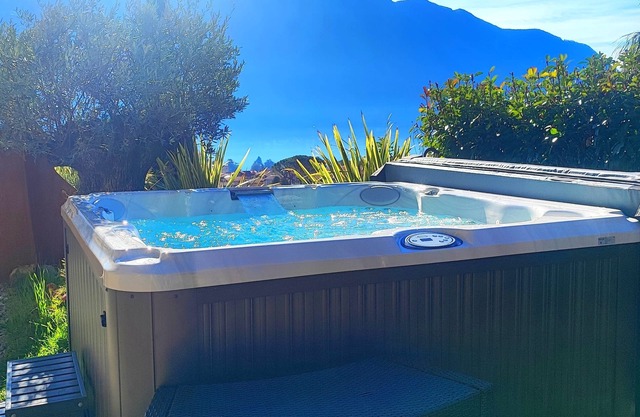 Magic Garden-Pool & Jacuzzi and amazing Lake Como view