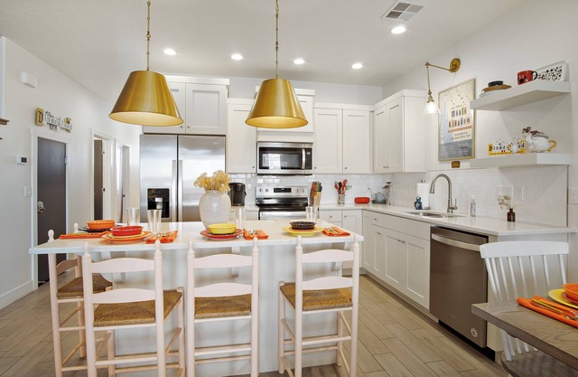 Magic is in the Air! Stylish 4 BDR Freedom Village Townhome Sleeps 15