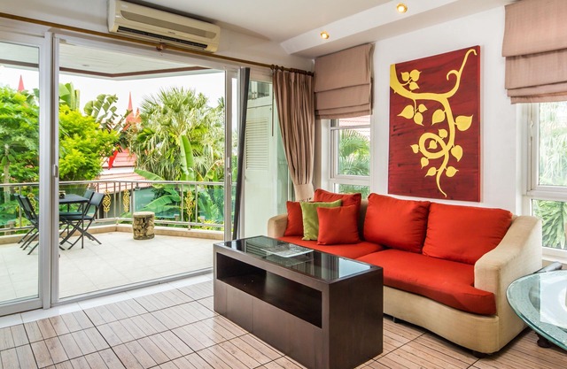 Magical, 2 Bedroom Apartment in Beachside Complex