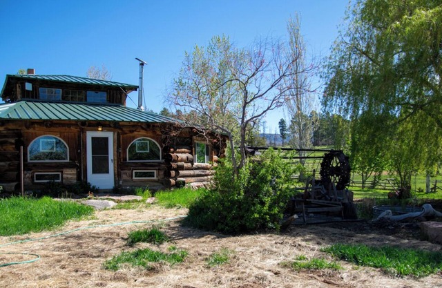 Magical 3-bedroom cabin in tranquil Mancos with WiFi