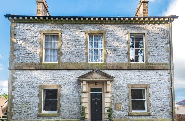 MAGISTRATES CHAMBERS, with open fire in Ingleton