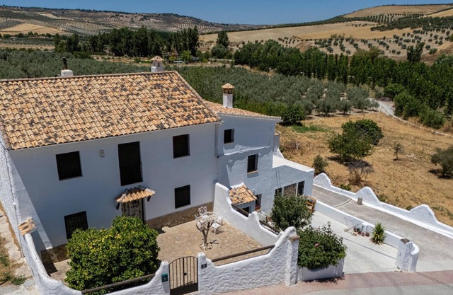 Magnificent country house with pool, garden