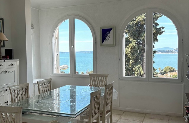 Magnificent sea view apartment LES ISSAMBRES