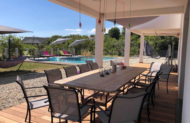 Magnificent air-conditioned villa - heated pool. Ideal for family gatherings