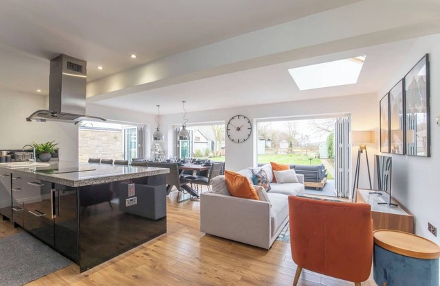 Magnificent 3-Bedroom Home with Swim Spa