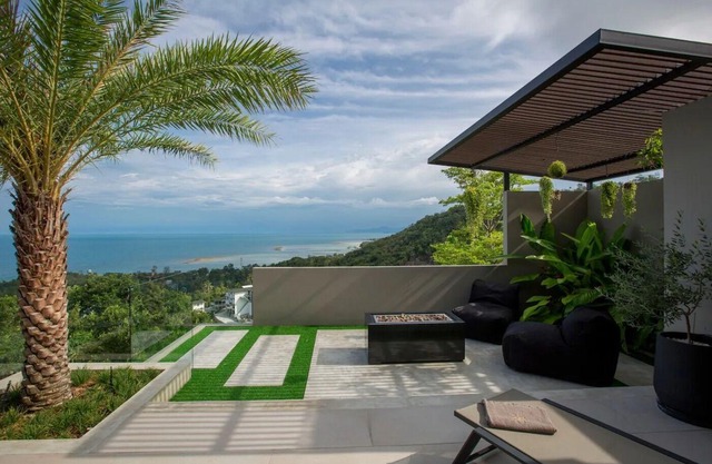 Magnificent 4-bedroom retreat in Lamai with sea views, infinity pool, jacuzzi, and gym